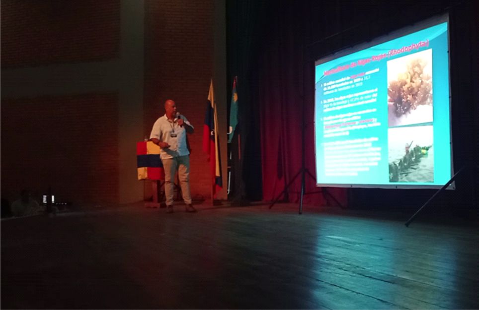 Dr. Raúl Rincones exponiendo en las Jornadas