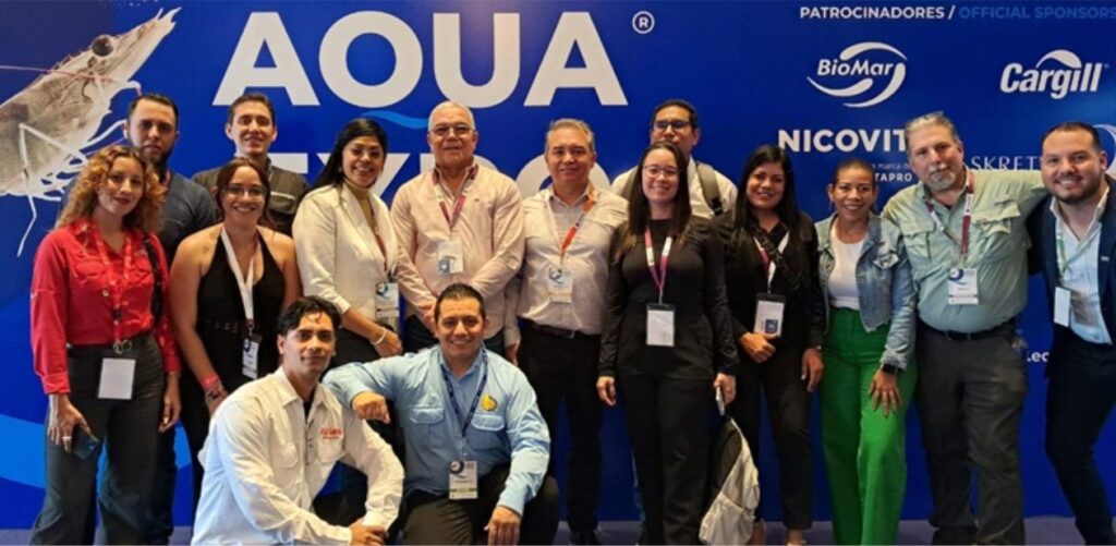 De izquierda a derecha: Patricia Terán (Skretting), José Indriago (Grupo Rosales), Raymundo Hurtado (Blueweight), Eurimar Olivares (ADM), Alejandro Galué (Red Barn Aquaculture), Luis Brito (Aquaprime, Grupo Leones), Jarolimet Quintero, Mario Aguirre (Virbac), José Duarte (Kemin), José Armando Salazar (Rivermar), Maryori Salazar (ADM), Daniela Yépez (Cargill), Yisliú Querales (Plankton), Ernesto Ron (Nicovita) y José Chacón (Adilisa). Imagen de Maryori Salazar.