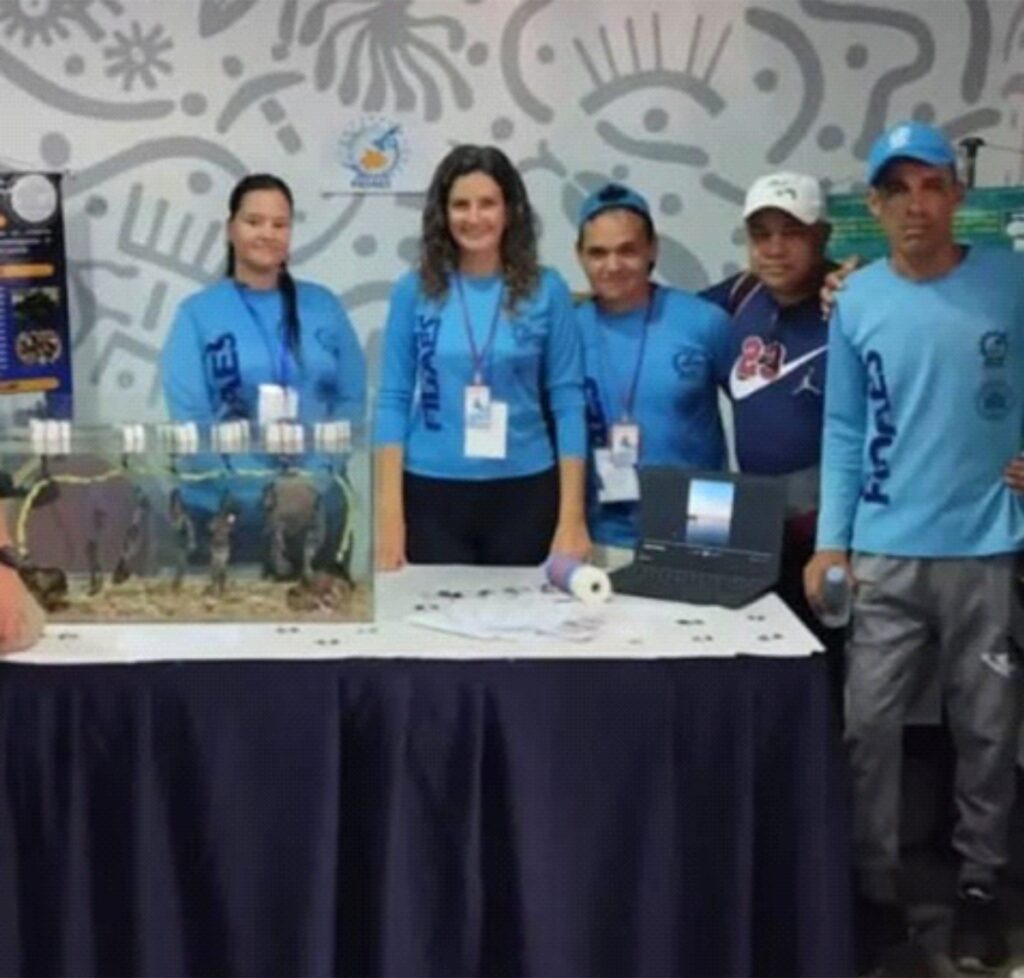 Parte del equipo humano del FIDAES presente en el aniversario del CENIPA