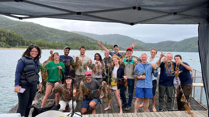Visita a granja de alguicultura como parte de actividades post evento.