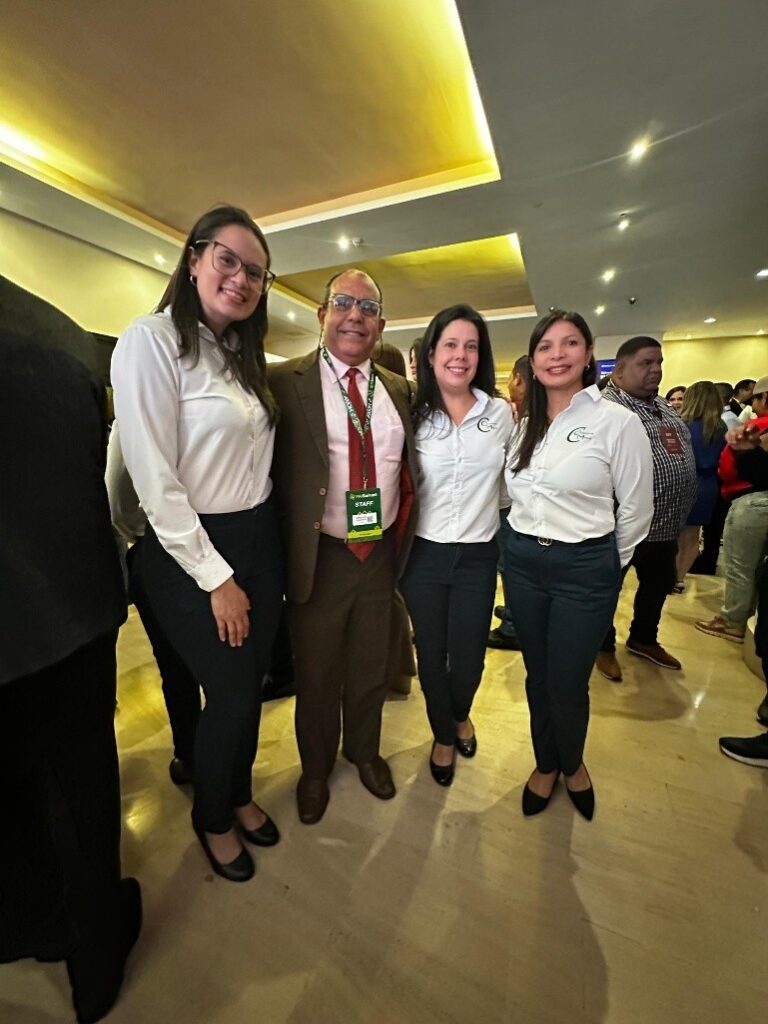 Con amigas de QUÍMICOS MIKIA