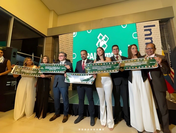 Corte de cinta inaugural