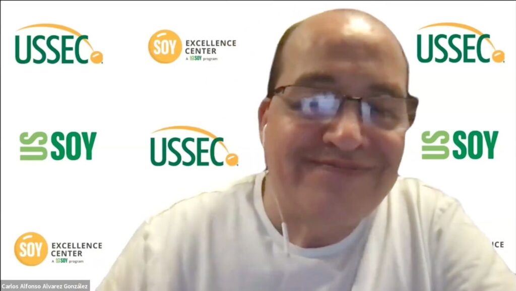 Dr. Carlos Alfonso Álvarez González, instructor del Curso de Fundamentos Técnicos en Acuicultura, organizado por Soy Excellence Center de USSEC.