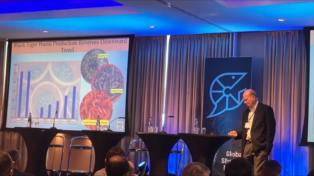 Robins McIntosh CEO de la corporación CP Foods, expone en el marco del GSF. Créditos de imagen de IntraFish.