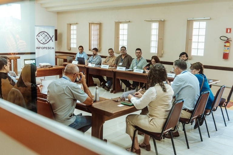 Deliberaciones durante el taller de la FAO sobre acuicultura amazónica. Crédito de imagen: Gobierno de Brasil.